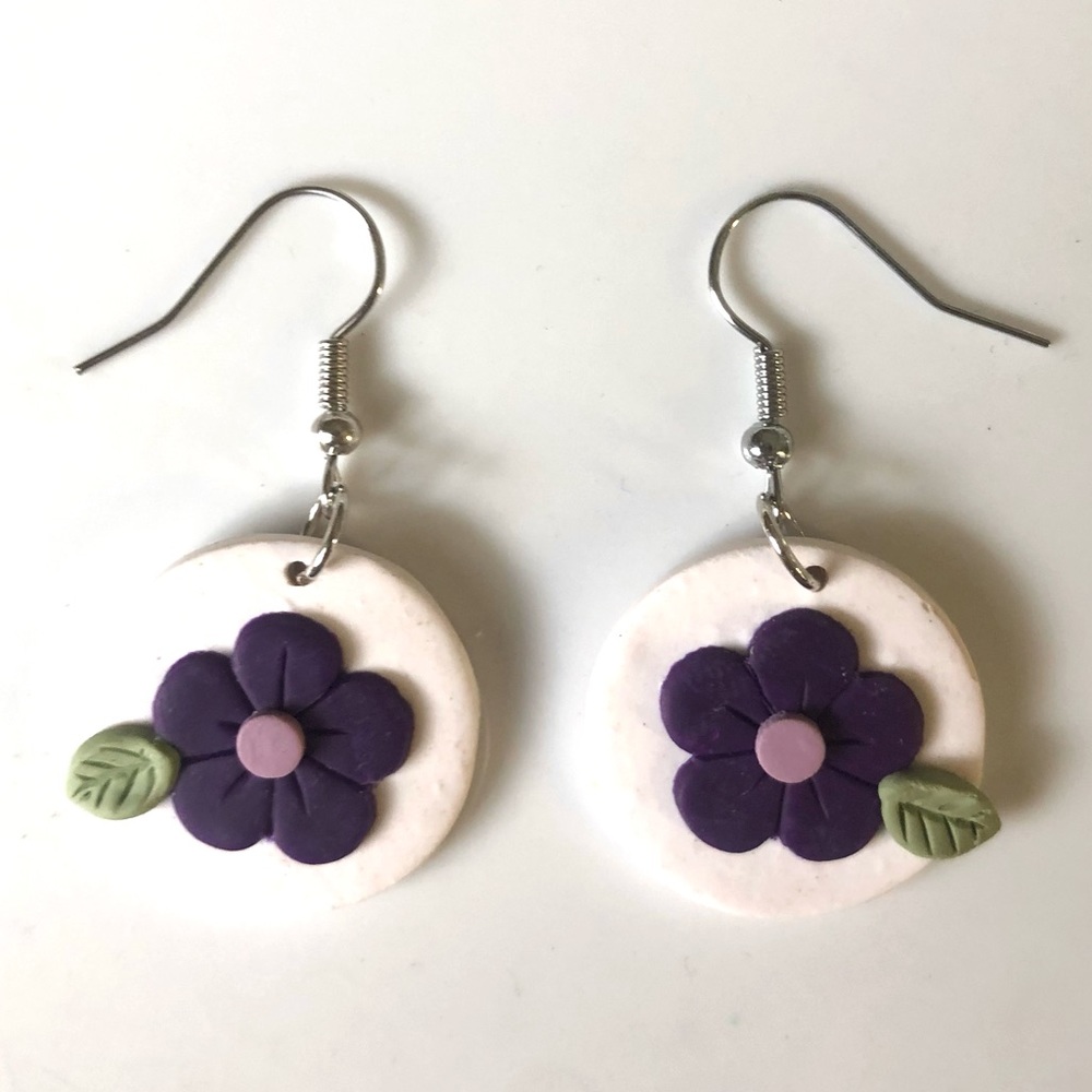 Handcrafted flower earrings - Picture 2 of 5
